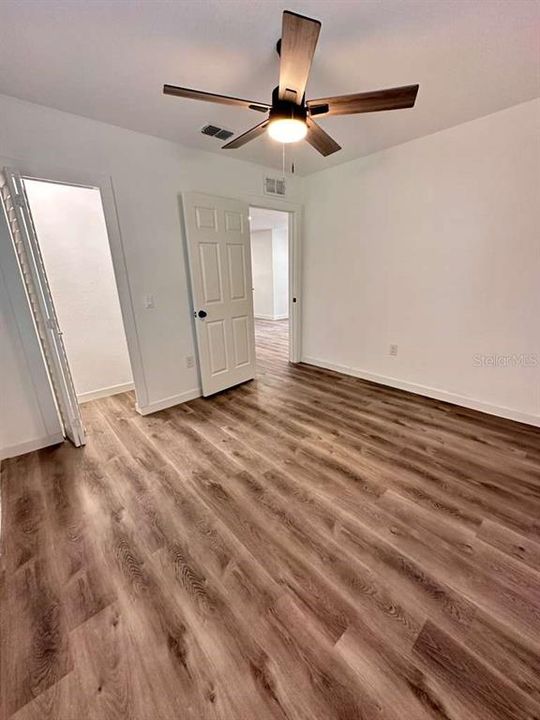 待售: $271,500 (2 贝兹, 1 浴室, 728 平方英尺)