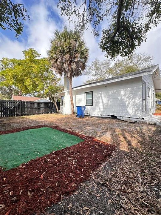 待售: $271,500 (2 贝兹, 1 浴室, 728 平方英尺)