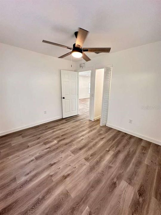 待售: $271,500 (2 贝兹, 1 浴室, 728 平方英尺)