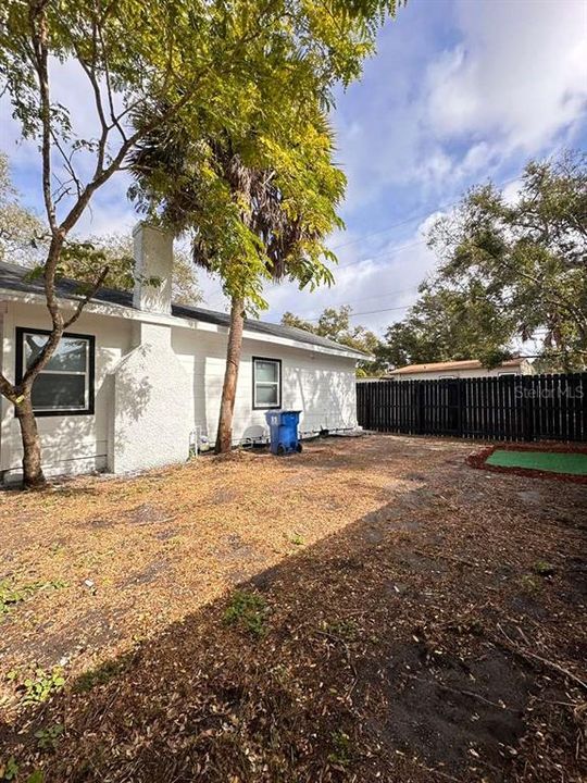 待售: $271,500 (2 贝兹, 1 浴室, 728 平方英尺)