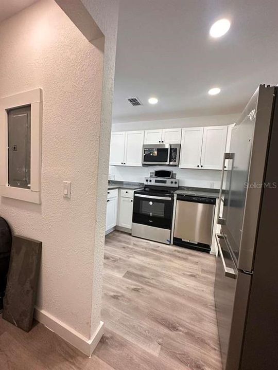 待售: $271,500 (2 贝兹, 1 浴室, 728 平方英尺)