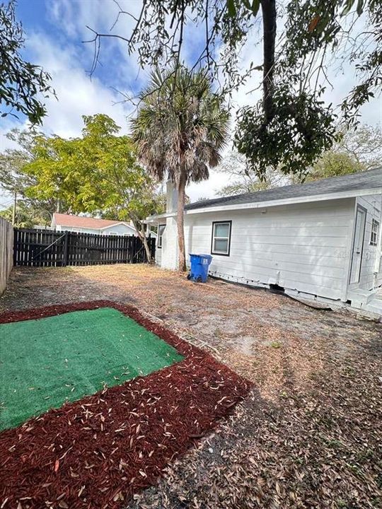 待售: $271,500 (2 贝兹, 1 浴室, 728 平方英尺)