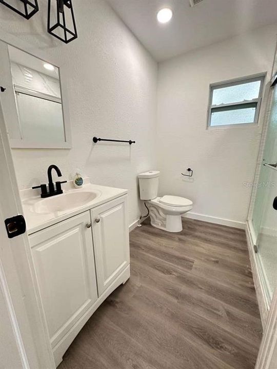 待售: $271,500 (2 贝兹, 1 浴室, 728 平方英尺)