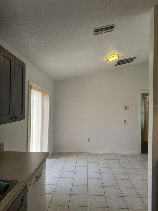For Rent: $1,500 (3 beds, 2 baths, 999 Square Feet)