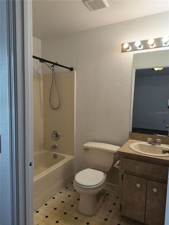 For Rent: $1,500 (3 beds, 2 baths, 999 Square Feet)