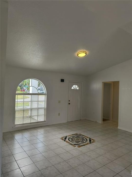 For Rent: $1,500 (3 beds, 2 baths, 999 Square Feet)