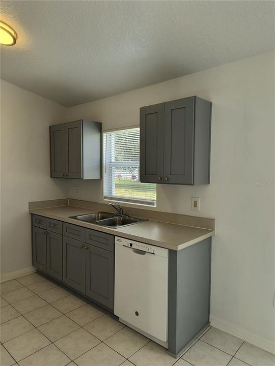 For Rent: $1,500 (3 beds, 2 baths, 999 Square Feet)