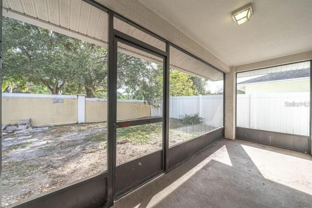 En Venta: $322,000 (4 camas, 2 baños, 1606 Pies cuadrados)