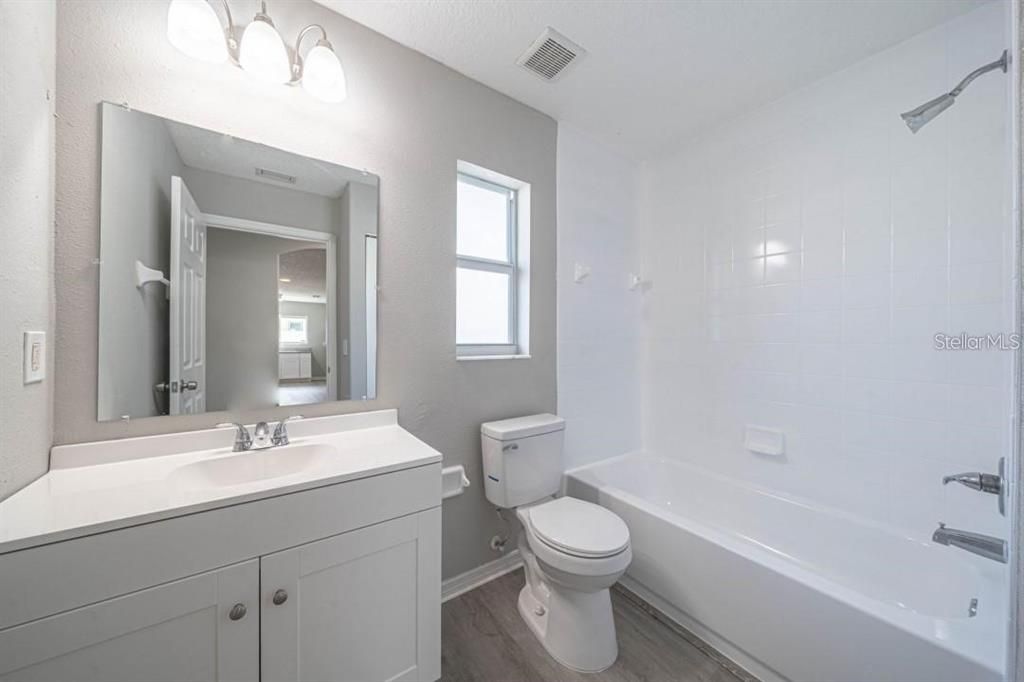 En Venta: $322,000 (4 camas, 2 baños, 1606 Pies cuadrados)