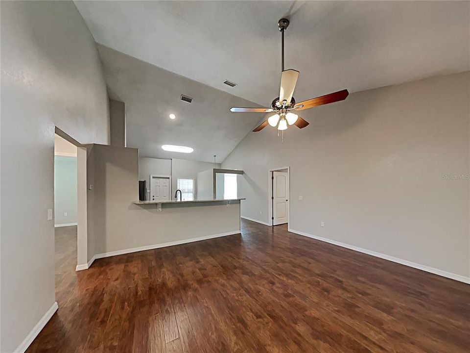 For Sale: $325,000 (3 beds, 2 baths, 1415 Square Feet)
