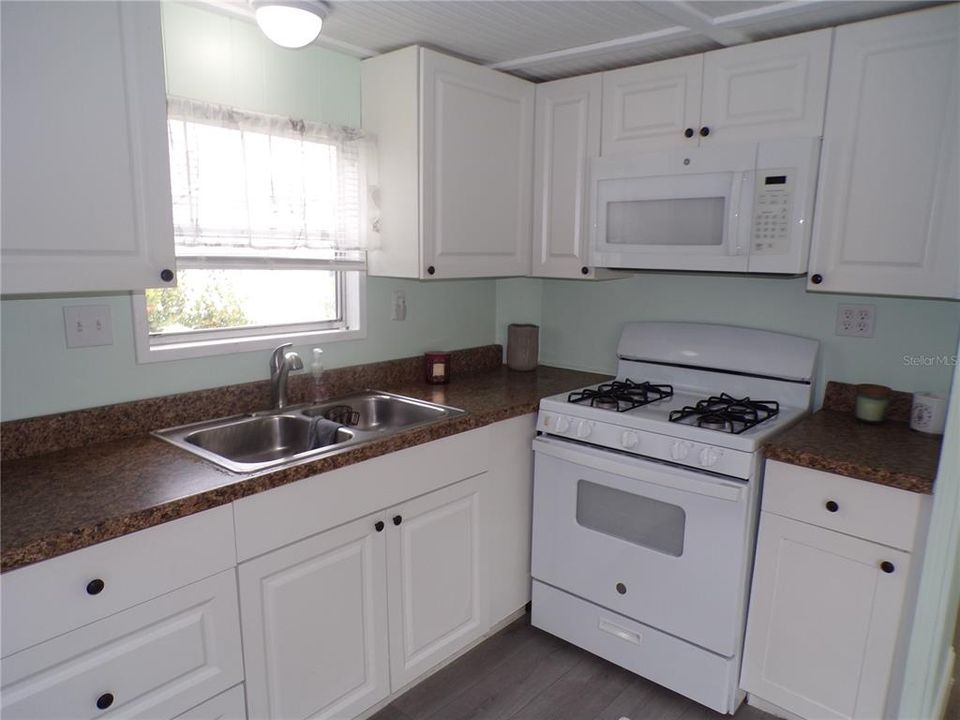 For Rent: $975 (2 beds, 1 baths, 672 Square Feet)