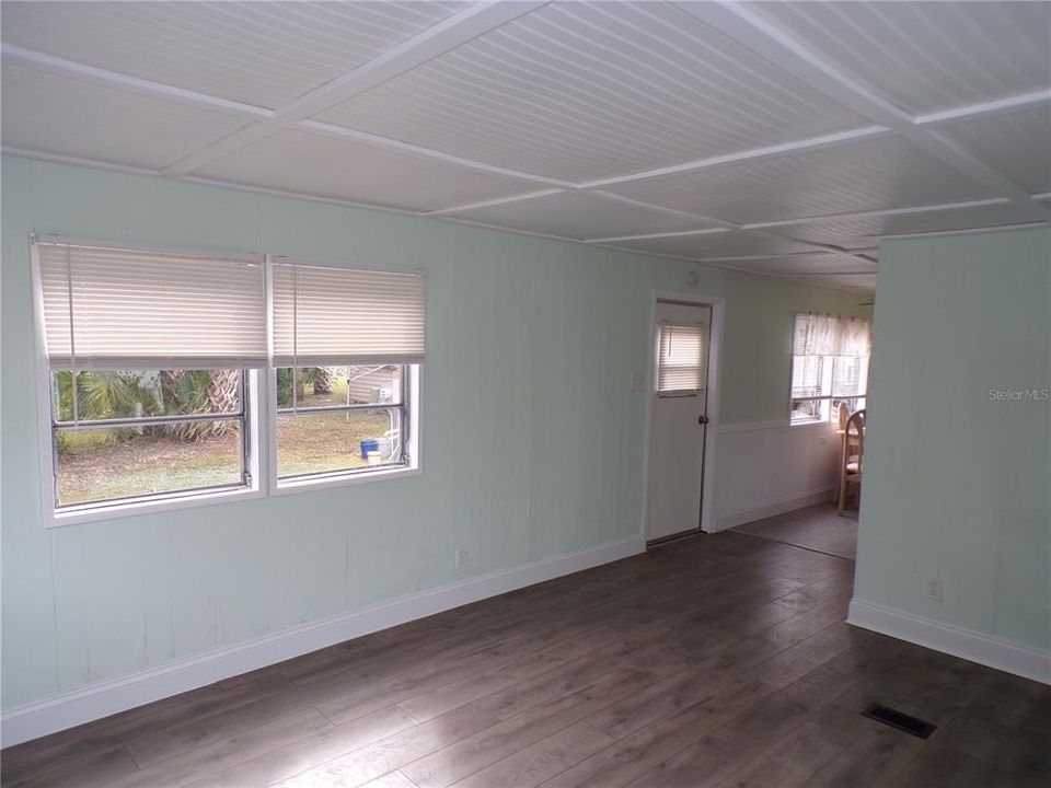 For Rent: $975 (2 beds, 1 baths, 672 Square Feet)