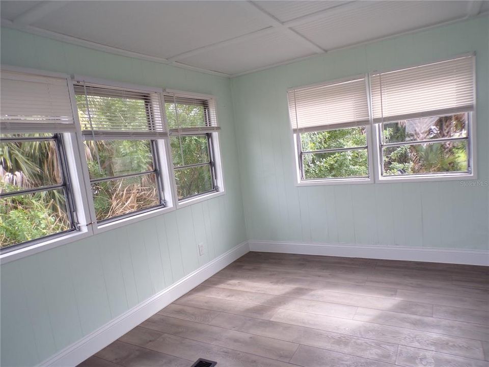 For Rent: $975 (2 beds, 1 baths, 672 Square Feet)