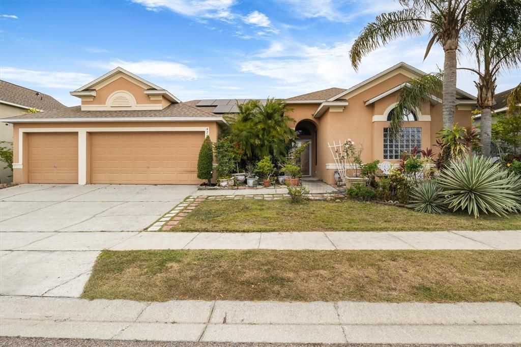 For Sale: $505,000 (4 beds, 3 baths, 2588 Square Feet)