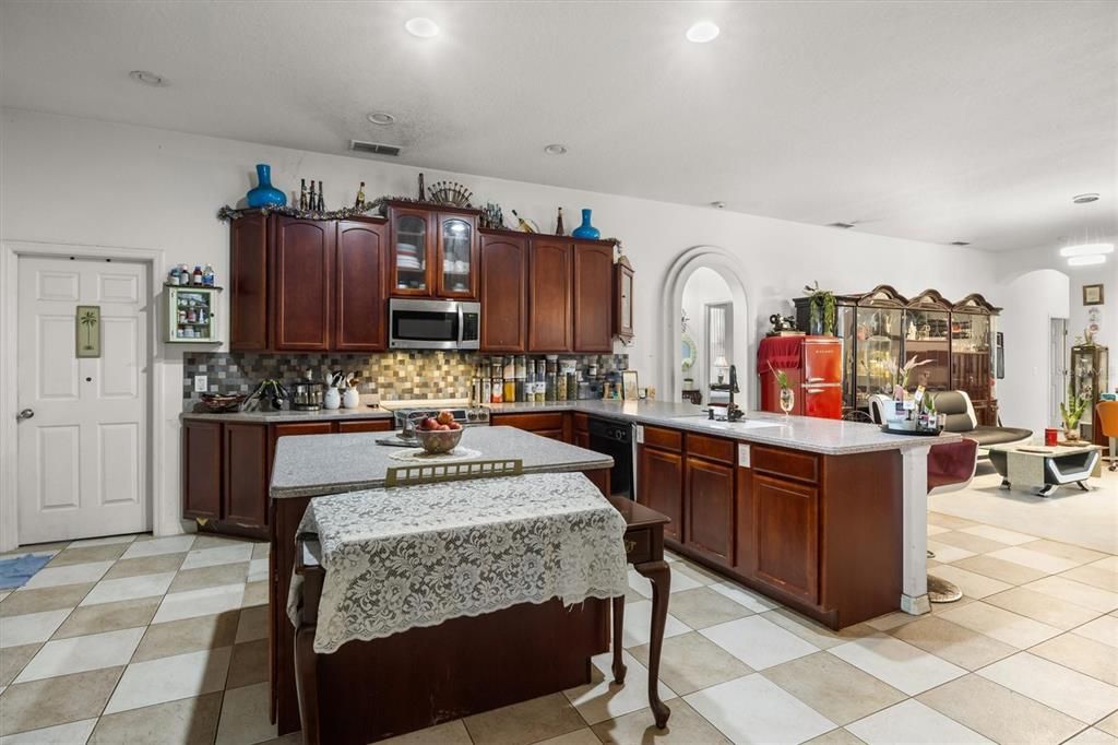 For Sale: $505,000 (4 beds, 3 baths, 2588 Square Feet)