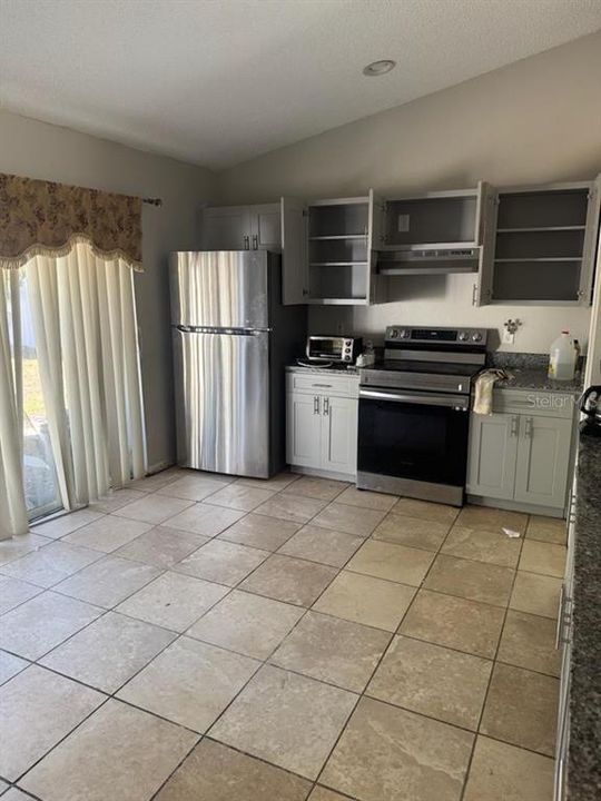 For Rent: $1,300 (3 beds, 2 baths, 1435 Square Feet)