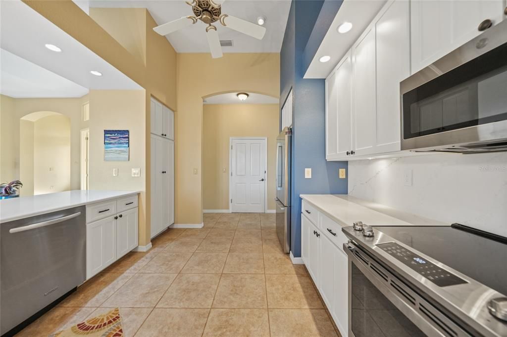 На продажу: $625,000 (3 спален, 2 ванн, 2472 Квадратных фут)