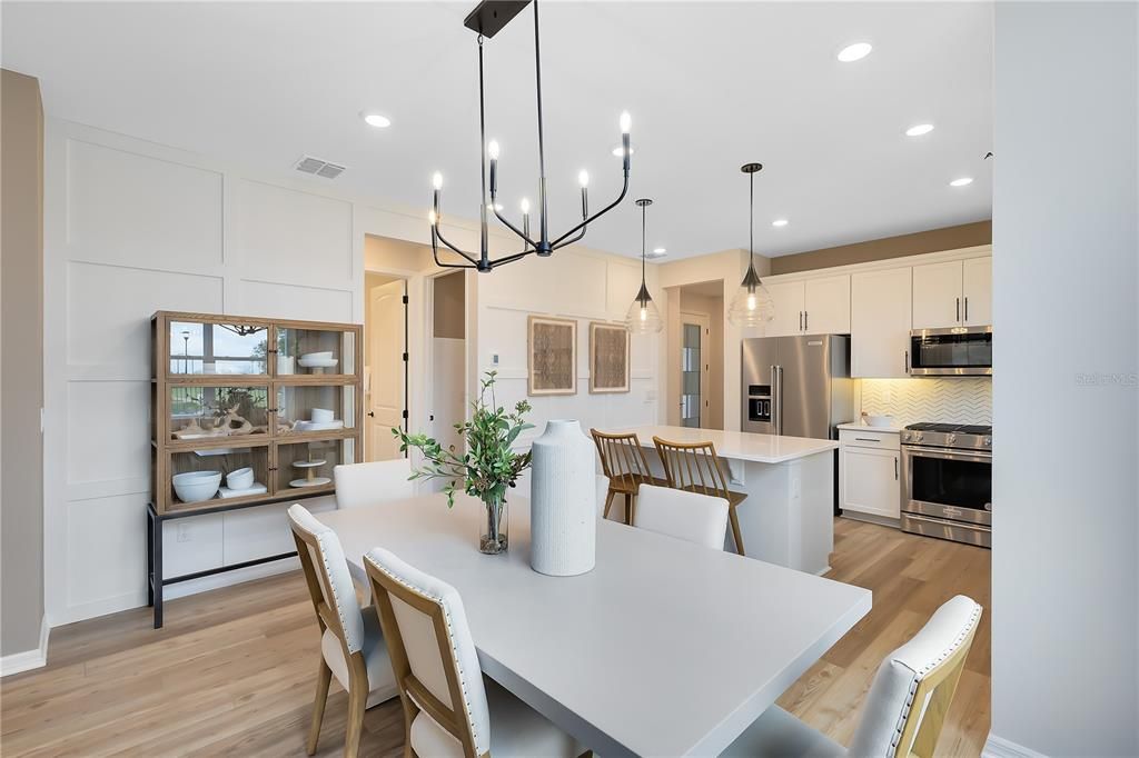 For Sale: $327,770 (2 beds, 2 baths, 1322 Square Feet)