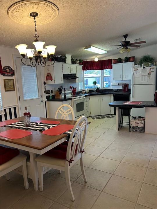 En Venta: $159,900 (2 camas, 2 baños, 864 Pies cuadrados)