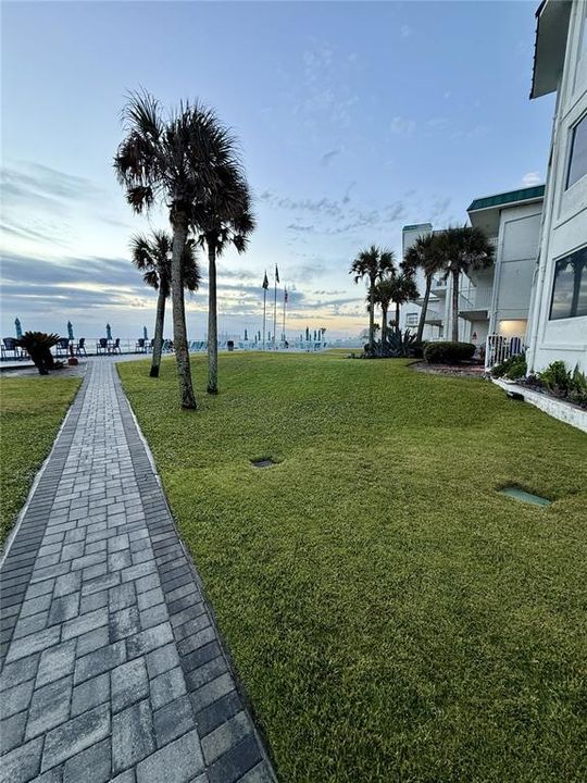 For Sale: $195,000 (1 beds, 2 baths, 654 Square Feet)