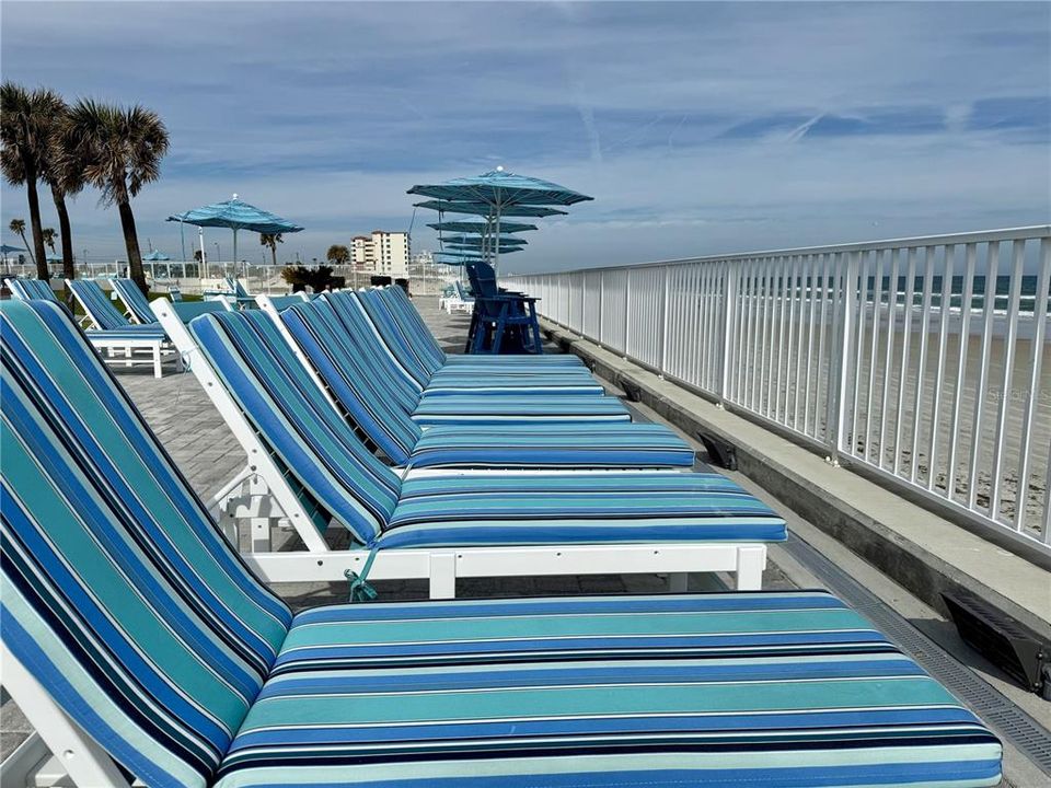 For Sale: $195,000 (1 beds, 2 baths, 654 Square Feet)