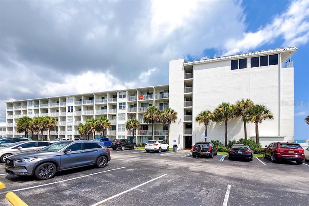 For Sale: $195,000 (1 beds, 2 baths, 654 Square Feet)