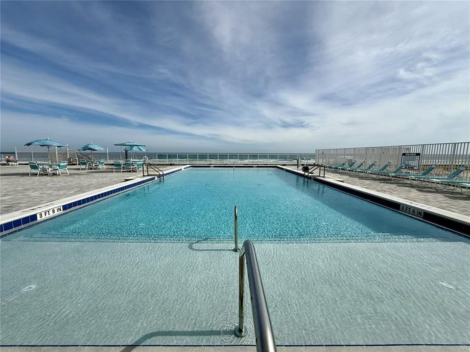 For Sale: $195,000 (1 beds, 2 baths, 654 Square Feet)