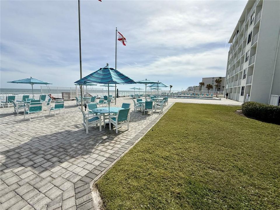 For Sale: $195,000 (1 beds, 2 baths, 654 Square Feet)