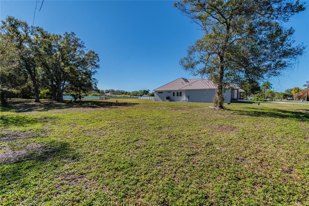 For Sale: $599,800 (1.06 acres)