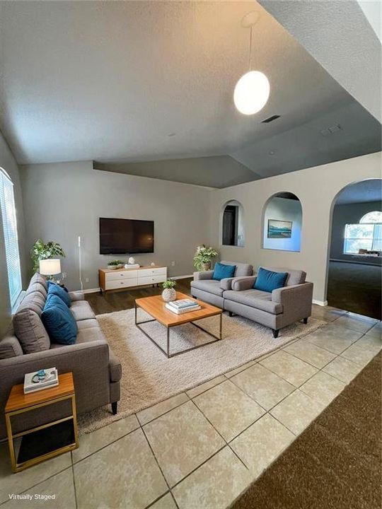 For Rent: $1,750 (3 beds, 2 baths, 1711 Square Feet)