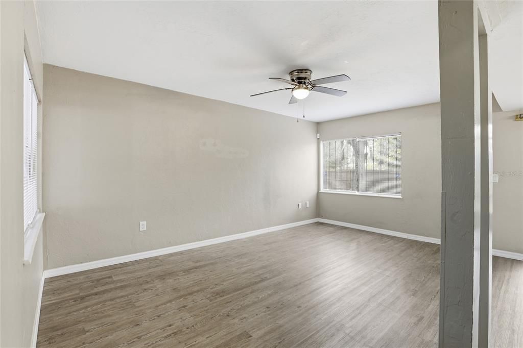 出租: $1,800 (3 贝兹, 1 浴室, 1176 平方英尺)