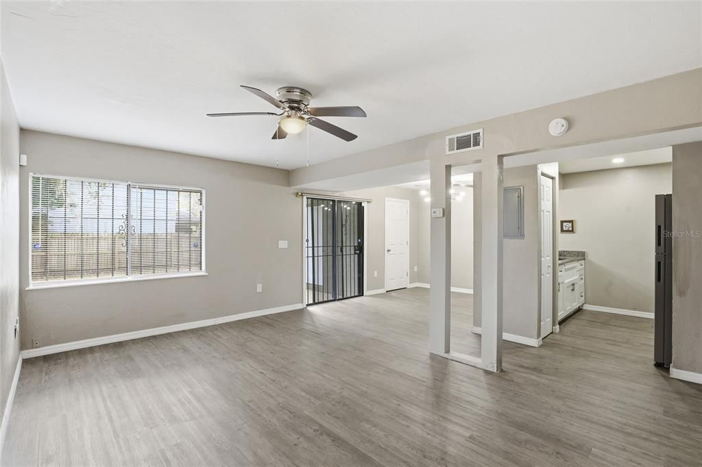 出租: $1,800 (3 贝兹, 1 浴室, 1176 平方英尺)