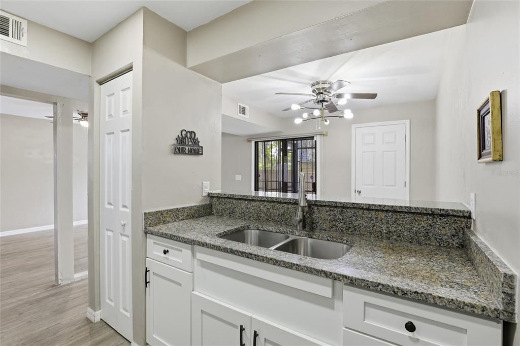 出租: $1,800 (3 贝兹, 1 浴室, 1176 平方英尺)