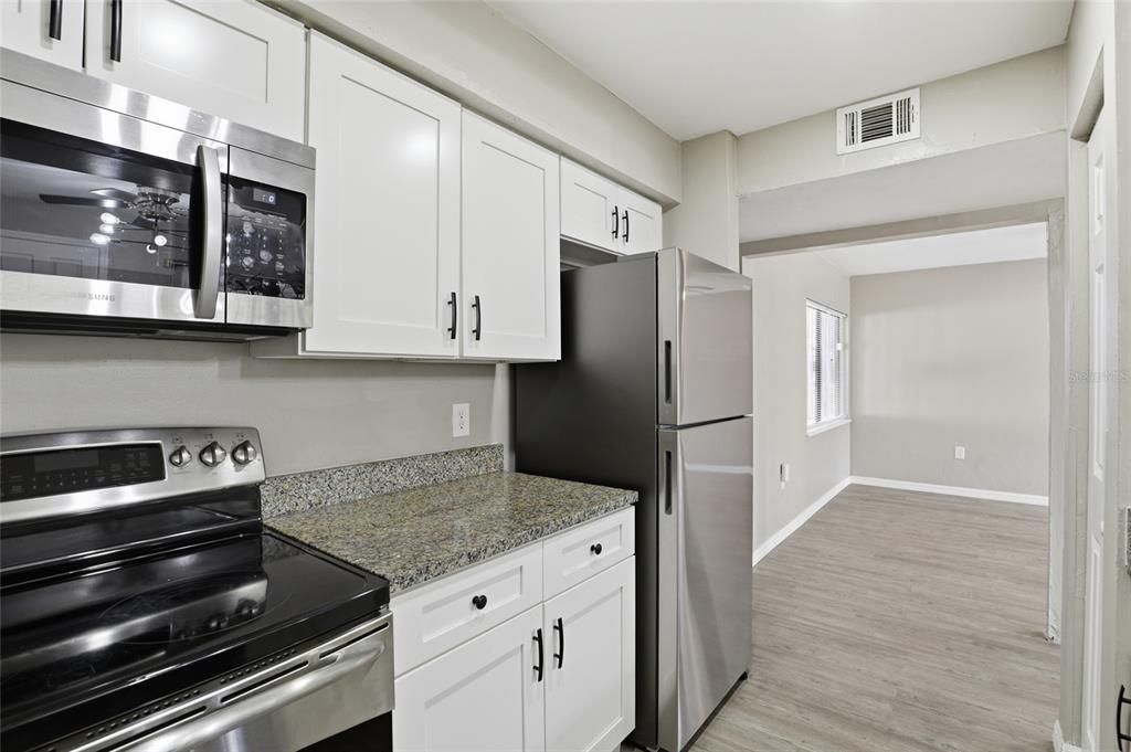 出租: $1,800 (3 贝兹, 1 浴室, 1176 平方英尺)