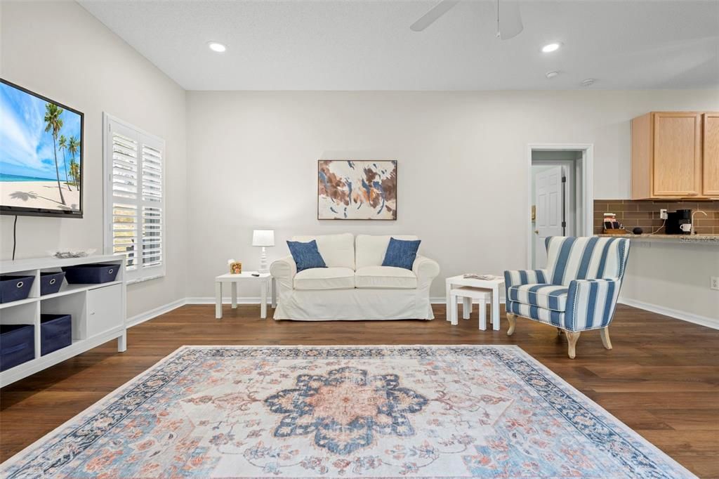 待售: $410,000 (3 贝兹, 2 浴室, 2004 平方英尺)