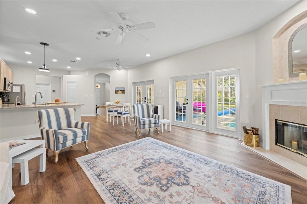 待售: $410,000 (3 贝兹, 2 浴室, 2004 平方英尺)