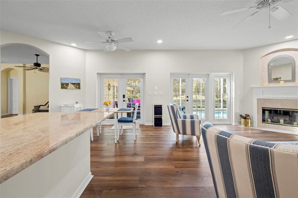 待售: $410,000 (3 贝兹, 2 浴室, 2004 平方英尺)