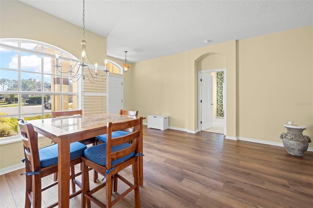 待售: $410,000 (3 贝兹, 2 浴室, 2004 平方英尺)