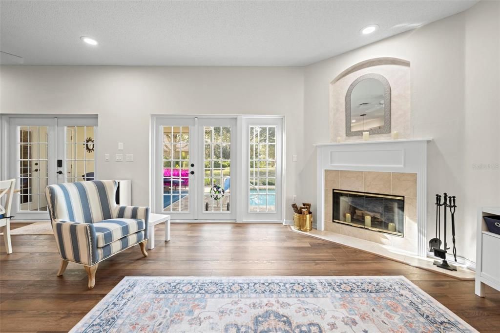 待售: $410,000 (3 贝兹, 2 浴室, 2004 平方英尺)