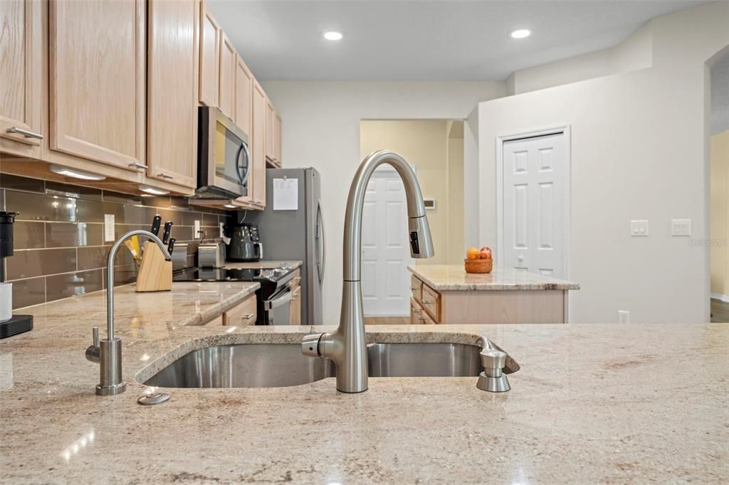 待售: $410,000 (3 贝兹, 2 浴室, 2004 平方英尺)