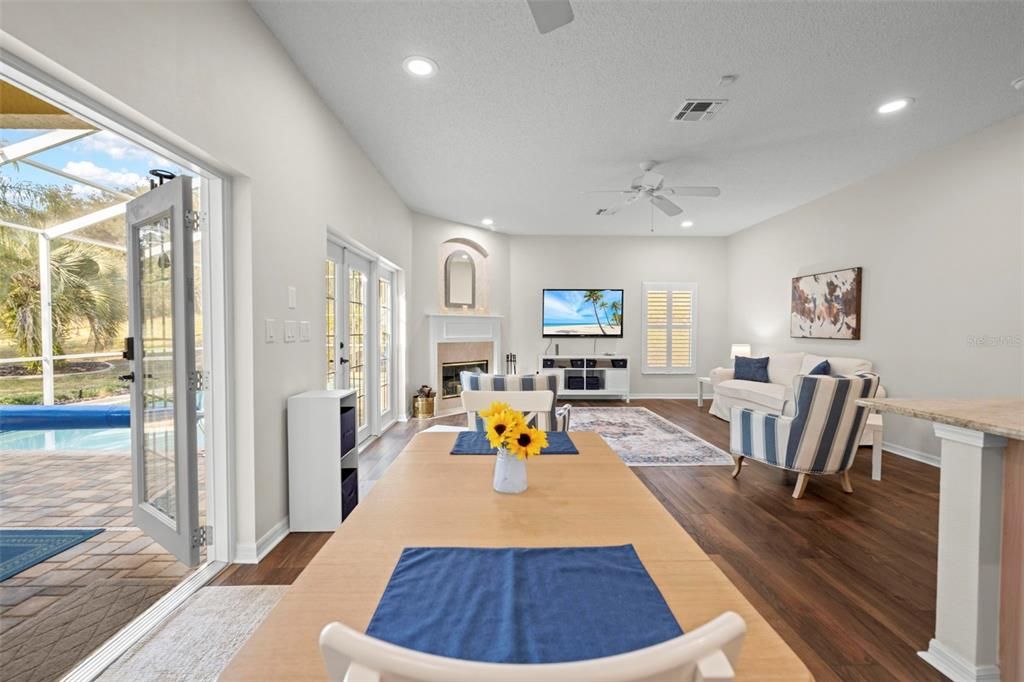 待售: $410,000 (3 贝兹, 2 浴室, 2004 平方英尺)