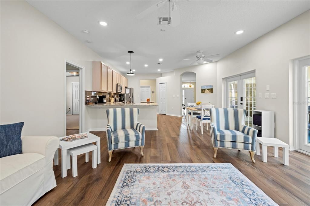 待售: $410,000 (3 贝兹, 2 浴室, 2004 平方英尺)