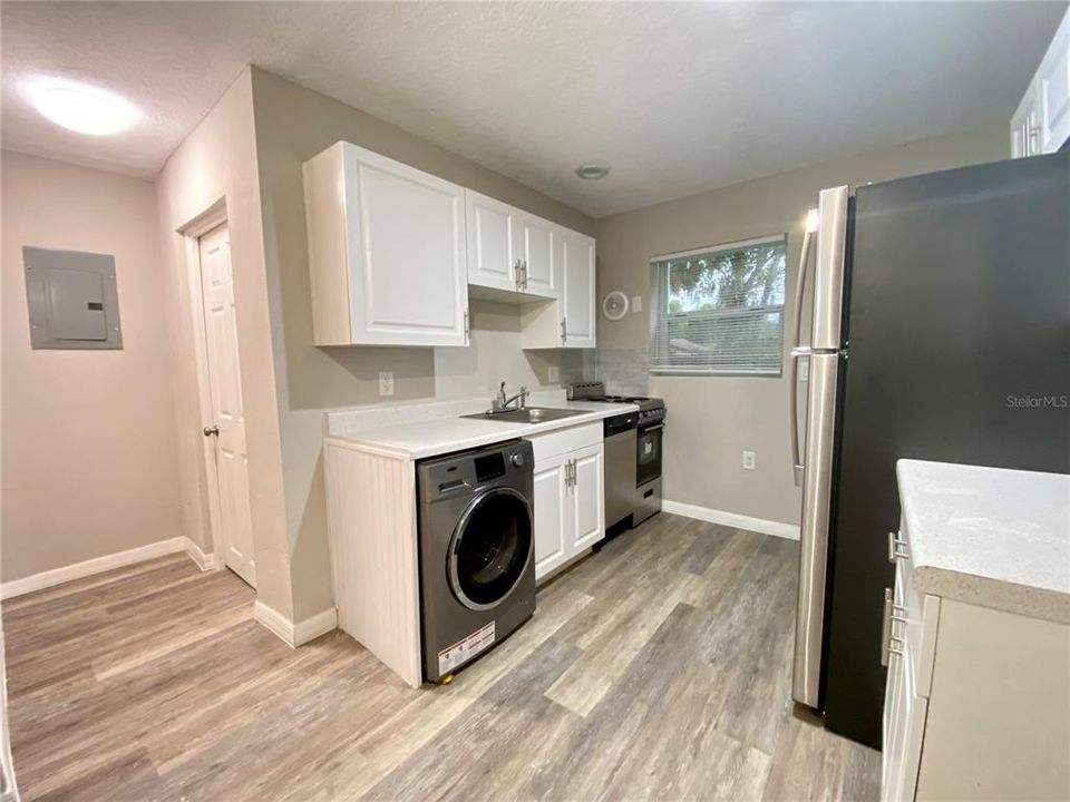 出租: $975 (1 贝兹, 1 浴室, 400 平方英尺)