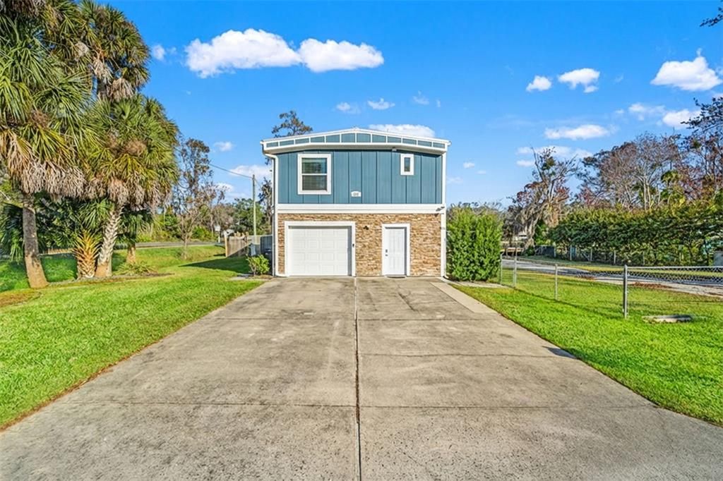 For Sale: $600,000 (2 beds, 2 baths, 1152 Square Feet)