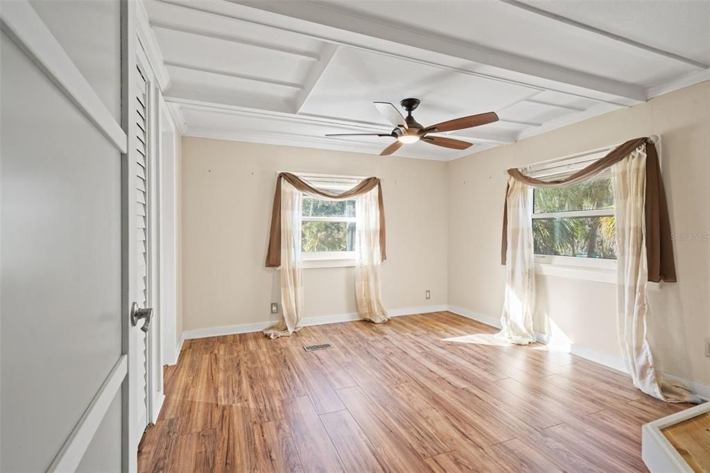 For Sale: $600,000 (2 beds, 2 baths, 1152 Square Feet)