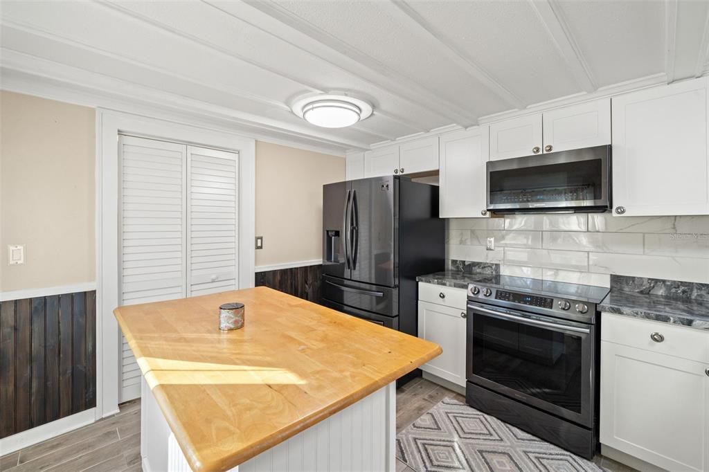 For Sale: $600,000 (2 beds, 2 baths, 1152 Square Feet)