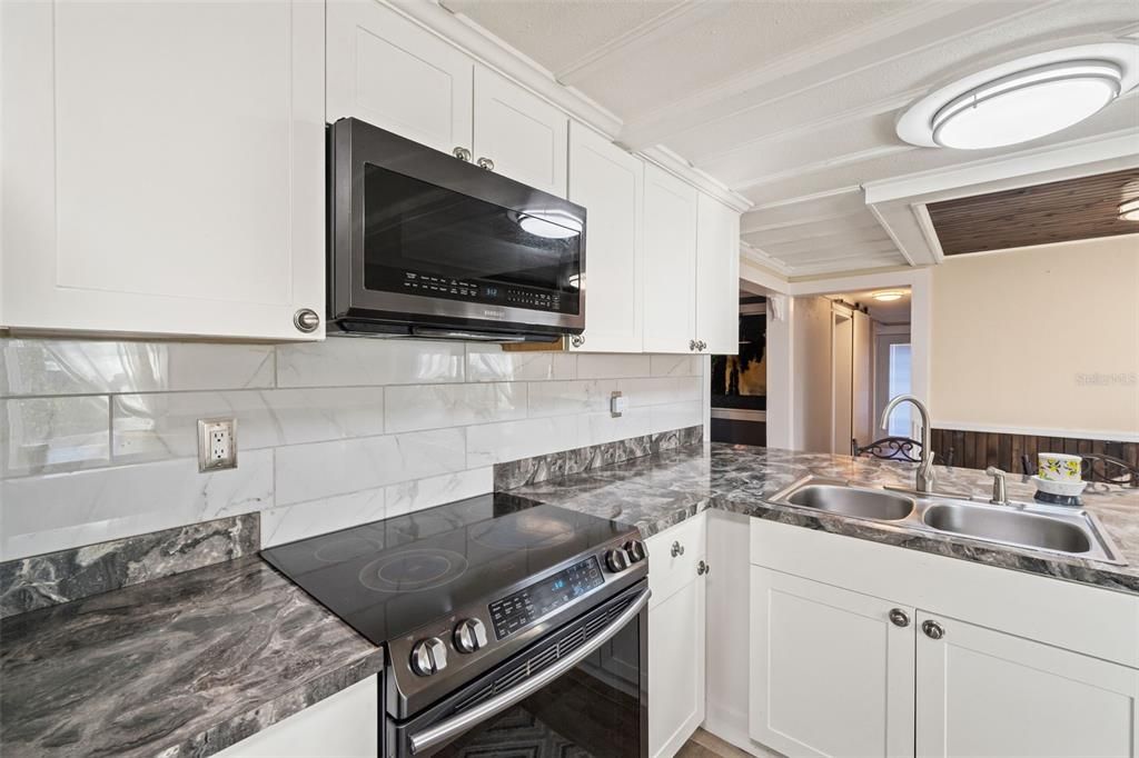 For Sale: $600,000 (2 beds, 2 baths, 1152 Square Feet)