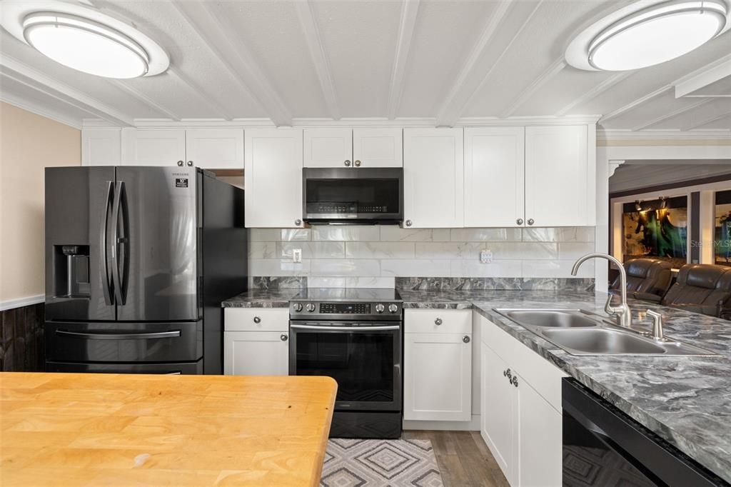 For Sale: $600,000 (2 beds, 2 baths, 1152 Square Feet)