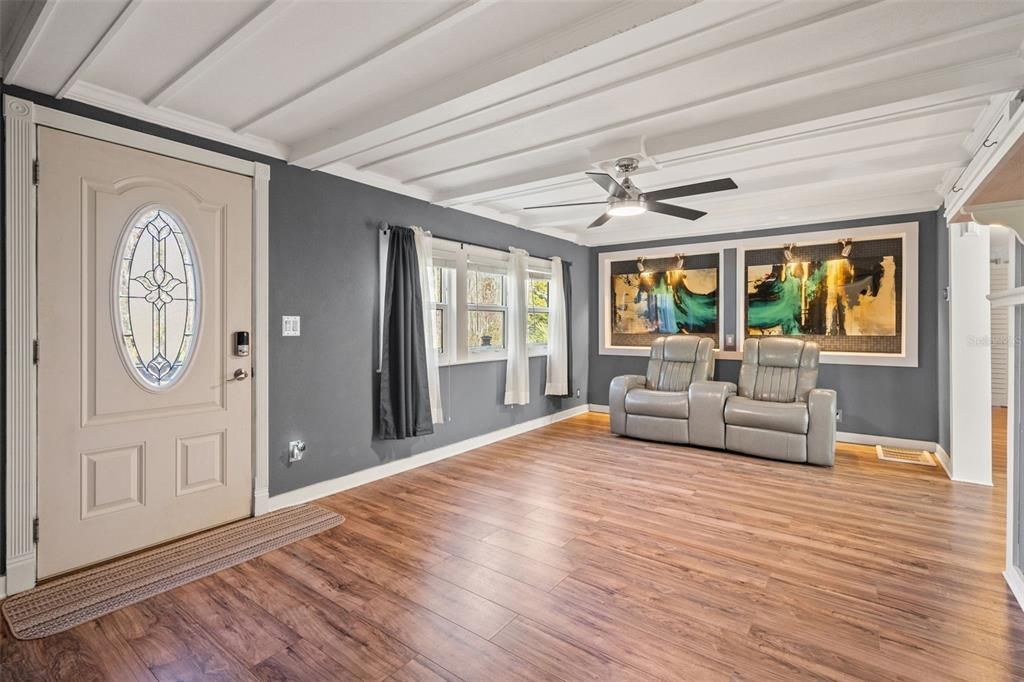 For Sale: $600,000 (2 beds, 2 baths, 1152 Square Feet)