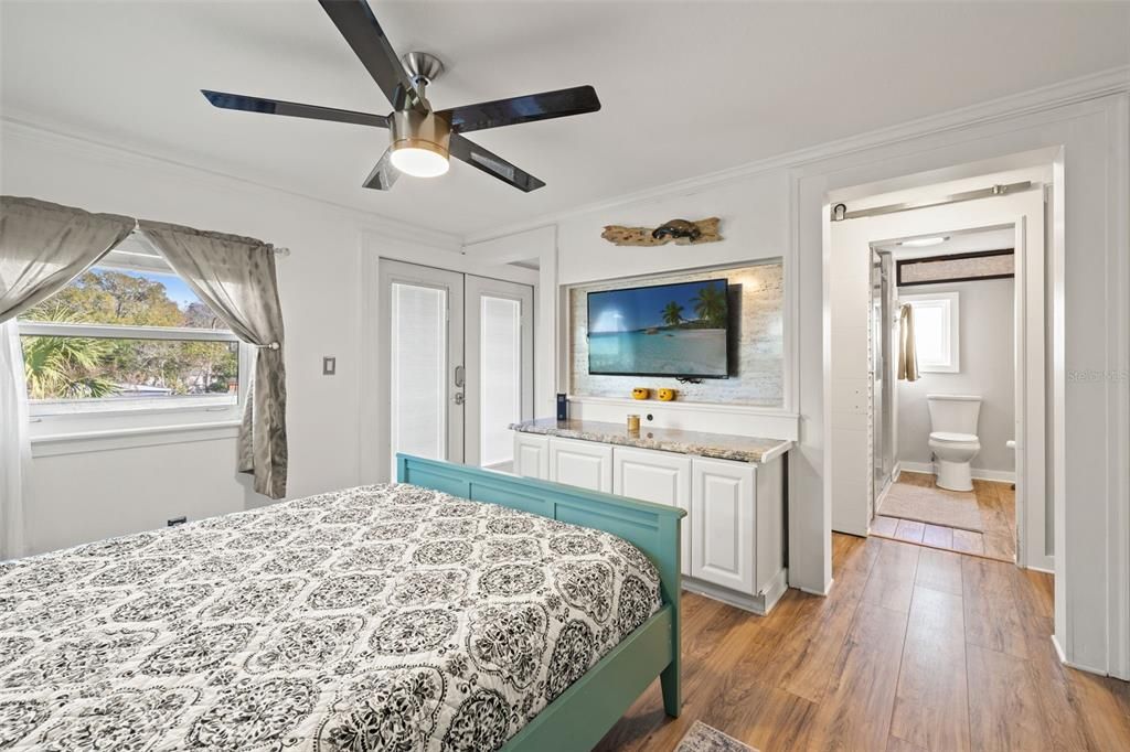 For Sale: $600,000 (2 beds, 2 baths, 1152 Square Feet)